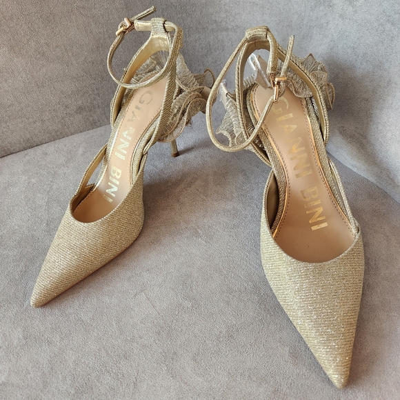 Gianni Bini pumps 7 golden ruffles Bradley pointy ankle strap stiletto new $110 - Picture 4 of 16